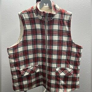 Plaid Maurice plus size 2xl vest, zipper closure, red, green, white and black.